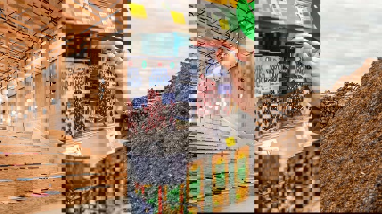 sara kulturhus, matförpackningar i kartong och flis från sågverk