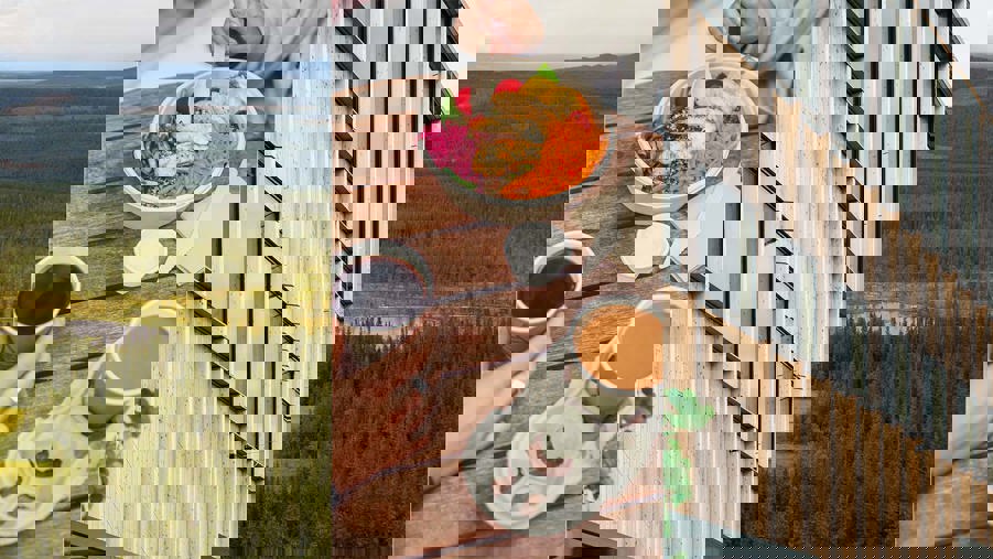 kollage med skog, engångsprodukter i pappersmassa och sara kulturhus